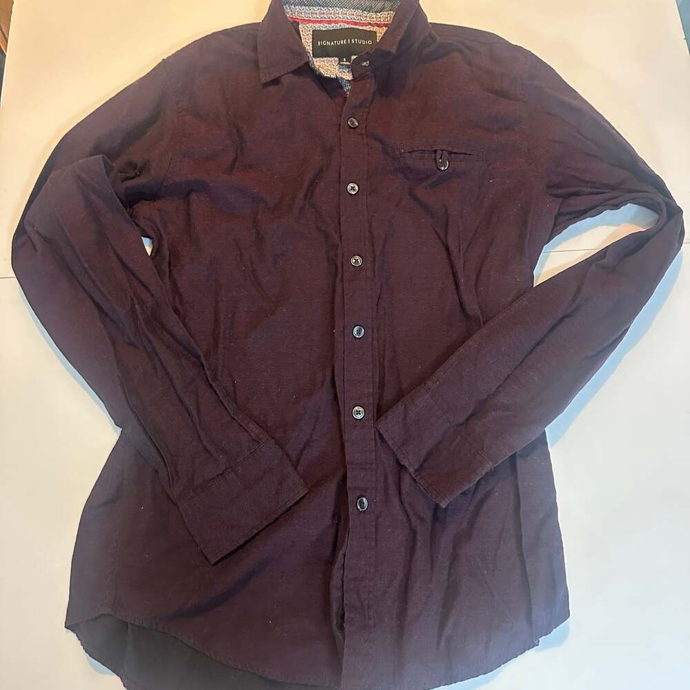 Signature Studio Men's Burgundy Long Sleeve Button Up Shirt